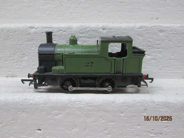 OO SCALE - TRIANG - 0-4-0 GREEN STEAM LOCOMOTIVE