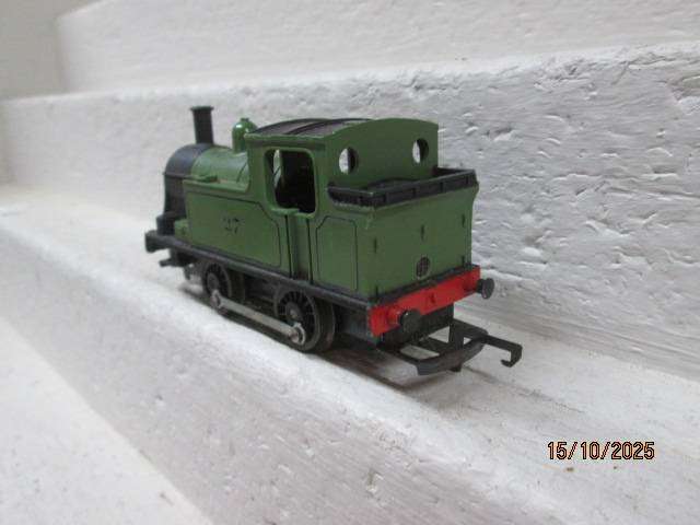 OO SCALE - TRIANG - 0-4-0 GREEN STEAM LOCOMOTIVE