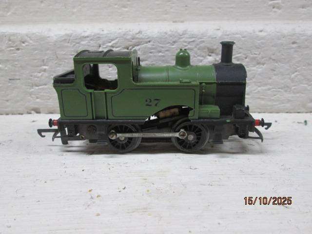 OO SCALE - TRIANG - 0-4-0 GREEN STEAM LOCOMOTIVE