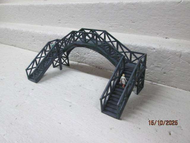 HO / OO SCALE - DOUBLE RAIL PEDESTRIAN FOOT BRIDGE