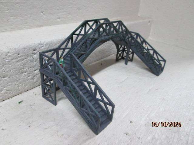 HO / OO SCALE - DOUBLE RAIL PEDESTRIAN FOOT BRIDGE