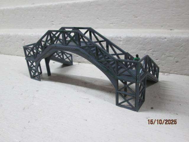 HO / OO SCALE - DOUBLE RAIL PEDESTRIAN FOOT BRIDGE