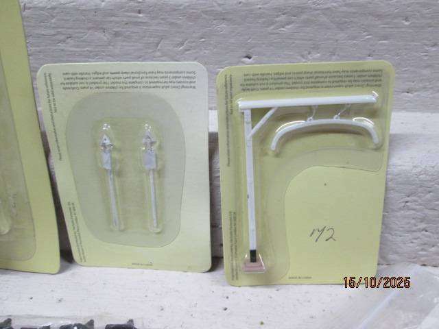 HO / OO SCALE - VARIOUS MODEL RAILWAY ACCESSORIES