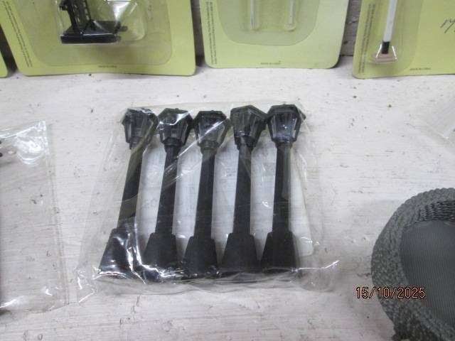 HO / OO SCALE - VARIOUS MODEL RAILWAY ACCESSORIES