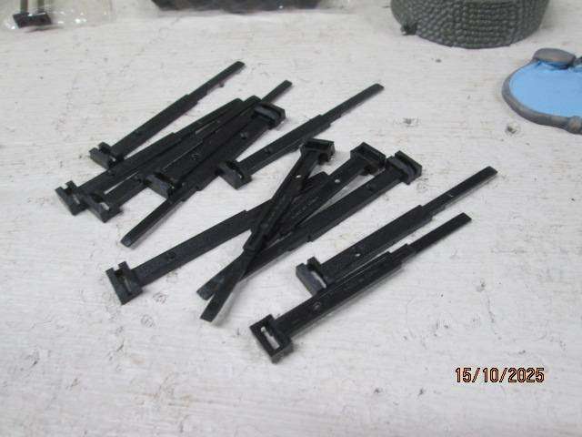 HO / OO SCALE - VARIOUS MODEL RAILWAY ACCESSORIES