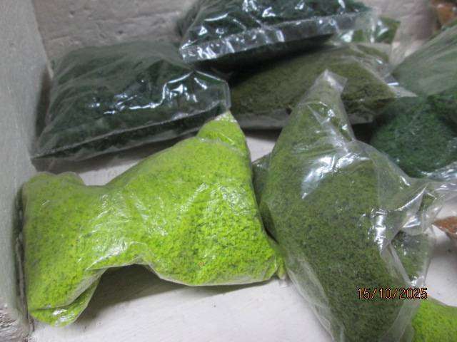 HO / OO SCALE - LARGE AMOUNT OF SCENERY MATERIAL X53 PKTS