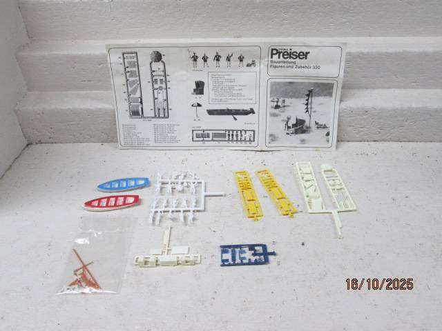 HO SCALE - PREISER - BEACH FIGURINES AND EQUIPMENT