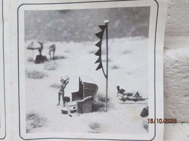 HO SCALE - PREISER - BEACH FIGURINES AND EQUIPMENT
