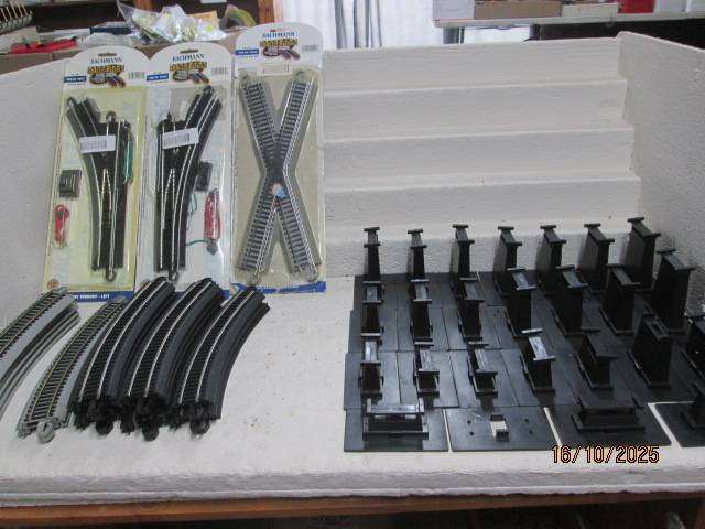 HO / OO SCALE - BACHMANN - EZ TRACK -  CONTROLLER, POINTS & EQUIPMENT