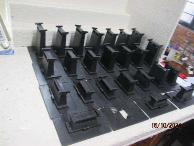 HO / OO SCALE - BACHMANN - EZ TRACK -  CONTROLLER, POINTS & EQUIPMENT