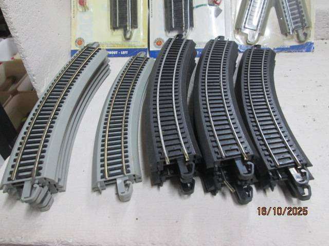 HO / OO SCALE - BACHMANN - EZ TRACK -  CONTROLLER, POINTS & EQUIPMENT