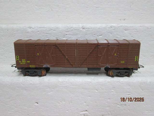 HO SCALE - LIMA - SAR - BROWN OZ BOX CAR WAGON