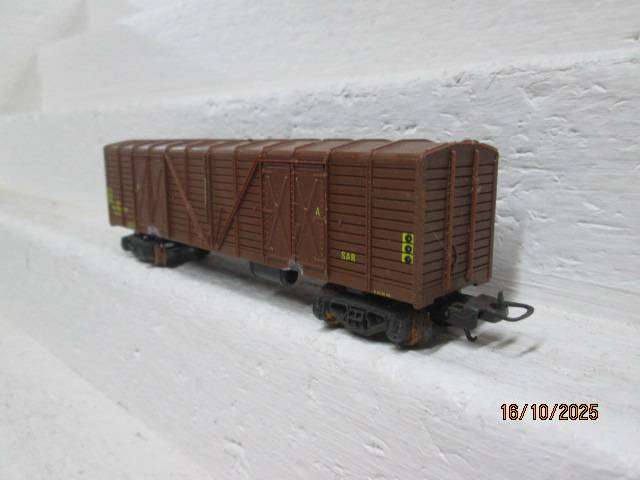 HO SCALE - LIMA - SAR - BROWN OZ BOX CAR WAGON