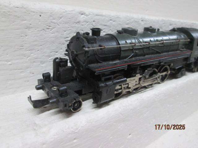 HO SCALE - LIMA - DARK GREEN SNCF 2-8-2 STEAM LOCOMOTIVE