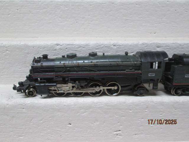 HO SCALE - LIMA - DARK GREEN SNCF 2-8-2 STEAM LOCOMOTIVE