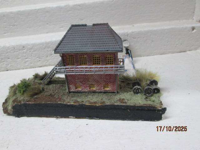 HO SCALE - VARIOUS BUILDINGS - X3