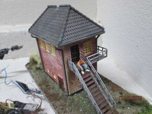 HO SCALE - VARIOUS BUILDINGS - X3