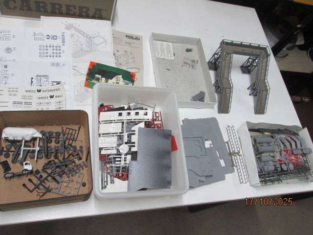 HO / OO SCALE - PEDESTRIAN RAIL FOOT BRIDGE + VARIOUS BITS AND PIECES  -