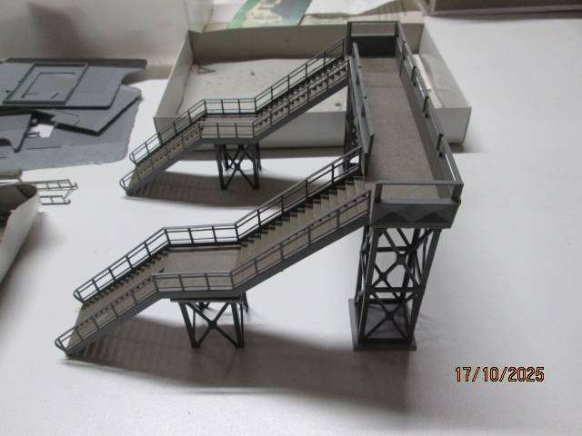 HO / OO SCALE - PEDESTRIAN RAIL FOOT BRIDGE + VARIOUS BITS AND PIECES  -