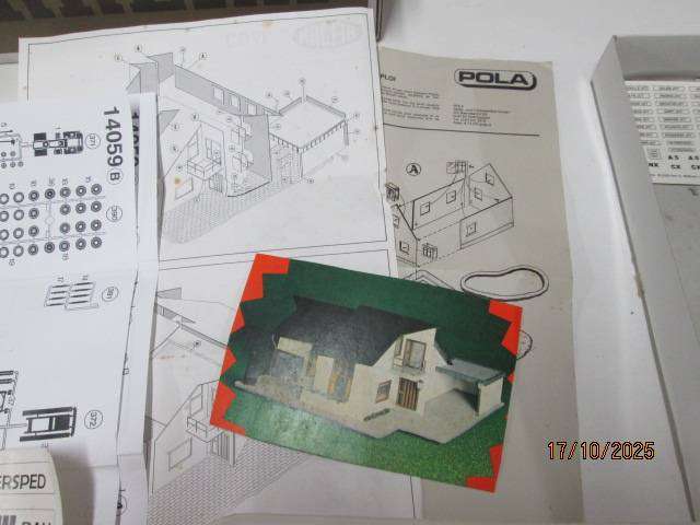 HO / OO SCALE - PEDESTRIAN RAIL FOOT BRIDGE + VARIOUS BITS AND PIECES  -