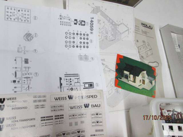 HO / OO SCALE - PEDESTRIAN RAIL FOOT BRIDGE + VARIOUS BITS AND PIECES  -