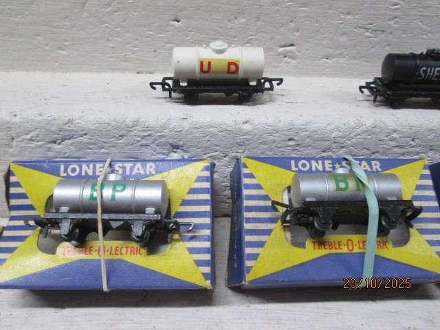 N SCALE - LONESTAR - X5 GOODS WAGONS + DIESEL LOCOMOTIVE