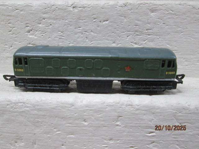N SCALE - LONESTAR - X5 GOODS WAGONS + DIESEL LOCOMOTIVE