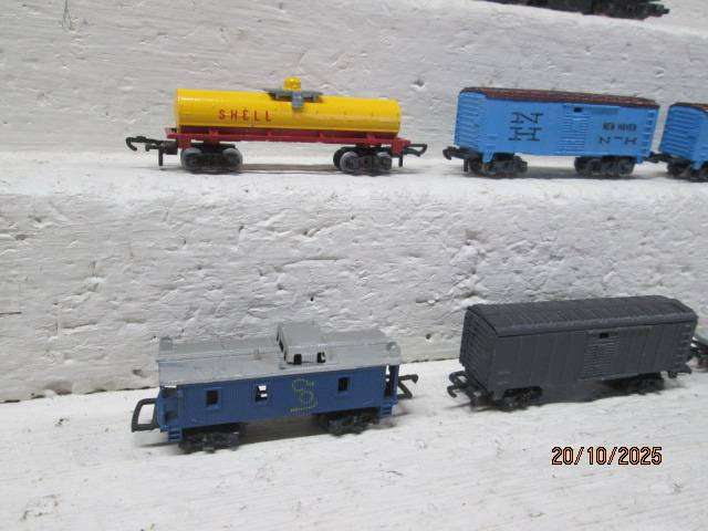 N SCALE - LONESTAR - X7 GOODS WAGONS + X1 DIESEL LOCOMOTIVE