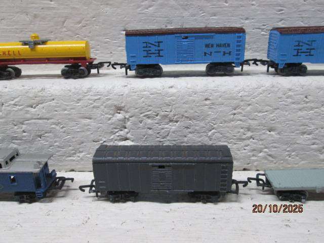 N SCALE - LONESTAR - X7 GOODS WAGONS + X1 DIESEL LOCOMOTIVE