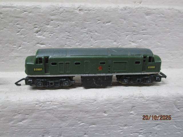 N SCALE - LONESTAR - X7 GOODS WAGONS + X1 DIESEL LOCOMOTIVE