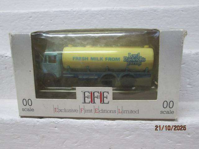 OO SCALE - EFE FRESH MILK ROAD TANKER TRUCK- BOXED