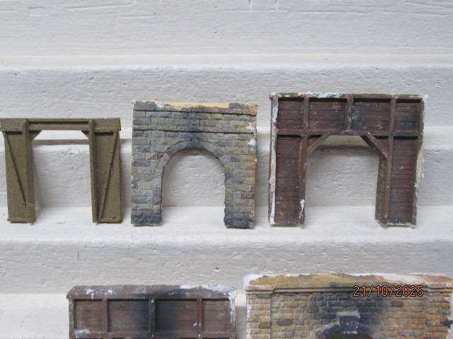 HO / OO SCALE - VARIOUS TUNNEL ENTRANCES - X7
