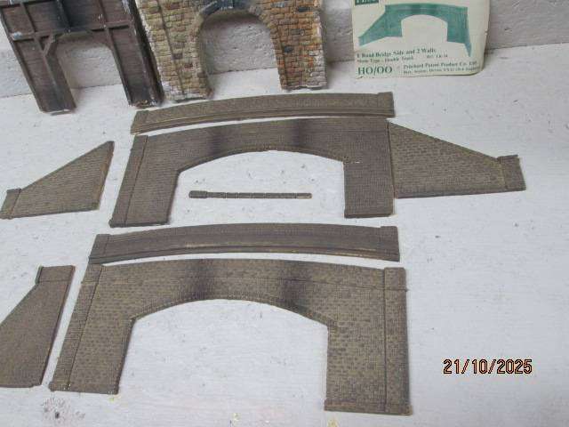 HO / OO SCALE - VARIOUS TUNNEL ENTRANCES - X7