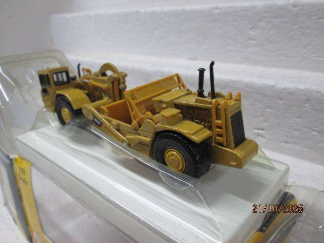 HO SCALE- NORSCOTT - CAT627 G - WHEEL TRACTOR SCRAPER - BOXED