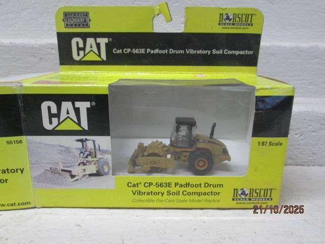 HO SCALE- NORSCOTT - CAT CP563E PADFOOT DRUM COMPACTOR - BOXED