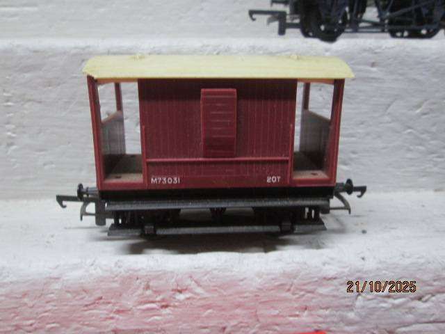 OO SCALE - HORNBY- GOODS WAGONS - X5 - BOXED