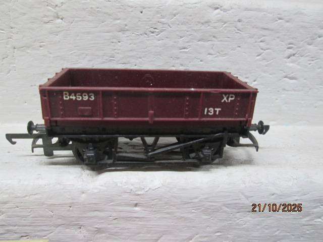 OO SCALE - HORNBY- GOODS WAGONS - X5 - BOXED