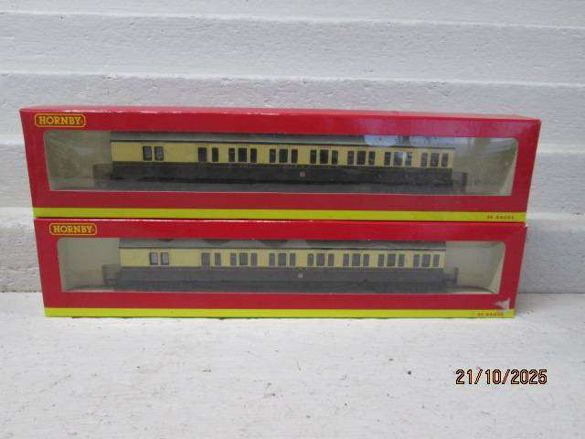 OO SCALE - HORNBY- GWR SUBURBAN COACHES - X2 - BOXED
