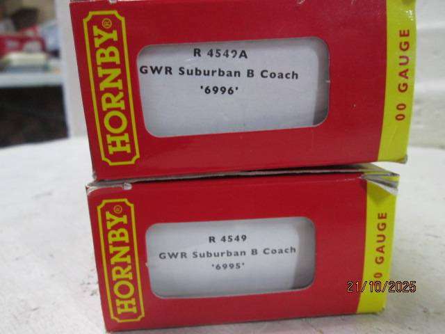 OO SCALE - HORNBY- GWR SUBURBAN COACHES - X2 - BOXED
