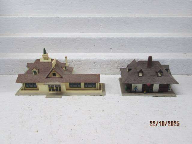 HO SCALE - STATION BUILDINGS - X2