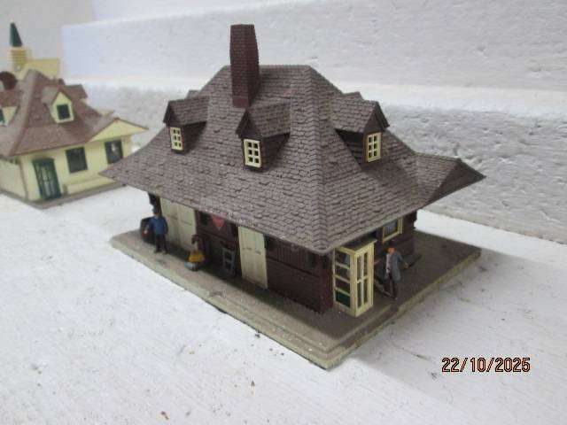HO SCALE - STATION BUILDINGS - X2