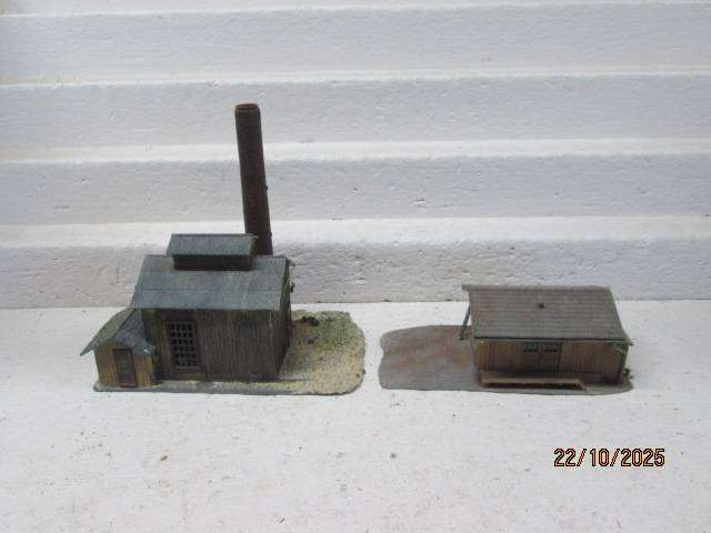 HO SCALE - INDUSTRIAL BUILDINGS/SHEDS- X2