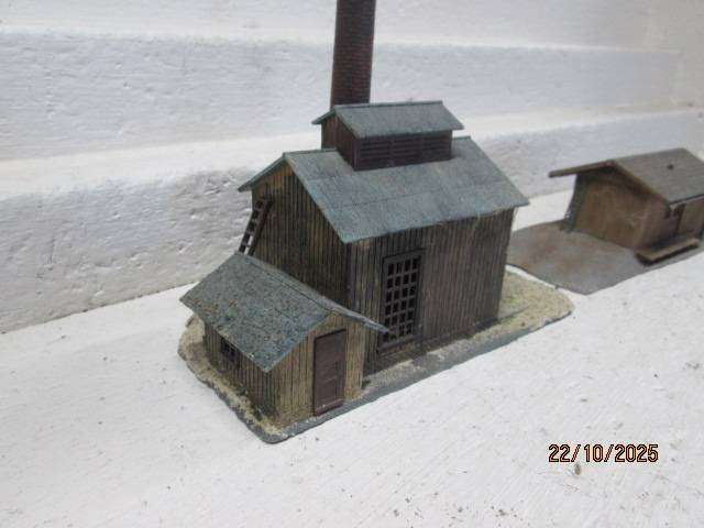 HO SCALE - INDUSTRIAL BUILDINGS/SHEDS- X2
