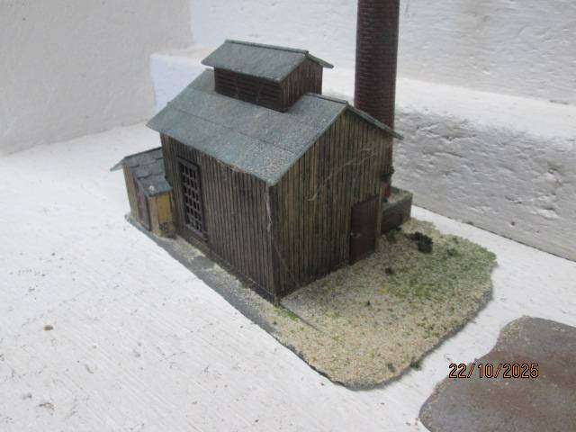 HO SCALE - INDUSTRIAL BUILDINGS/SHEDS- X2
