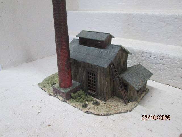 HO SCALE - INDUSTRIAL BUILDINGS/SHEDS- X2