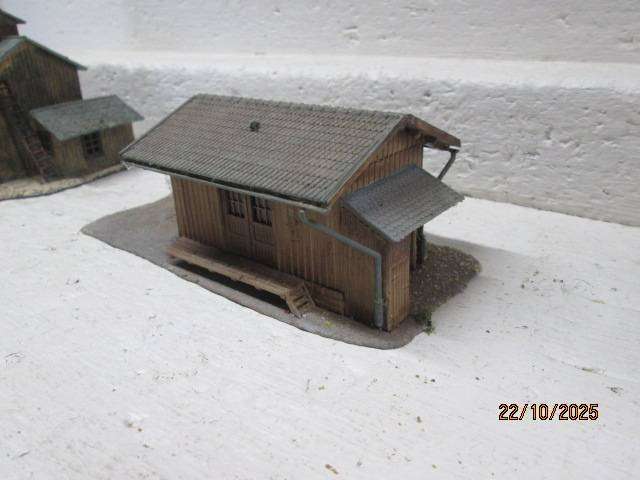 HO SCALE - INDUSTRIAL BUILDINGS/SHEDS- X2