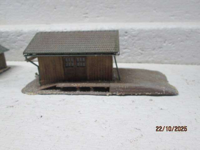 HO SCALE - INDUSTRIAL BUILDINGS/SHEDS- X2