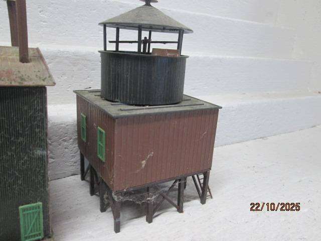 HO SCALE - BREWERY + LARGE TANK ON BUILDING