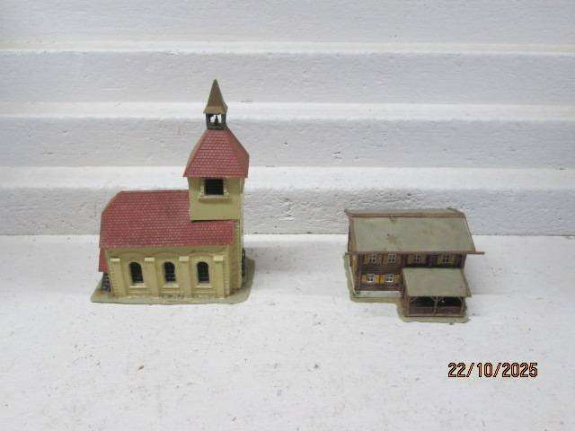 HO SCALE - CHURCH BUILDING + LOG TYPE DOUBLE STORY BUILDING