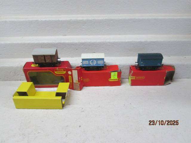 OO SCALE - HORNBY- GOODS WAGONS - X3 - BOXED